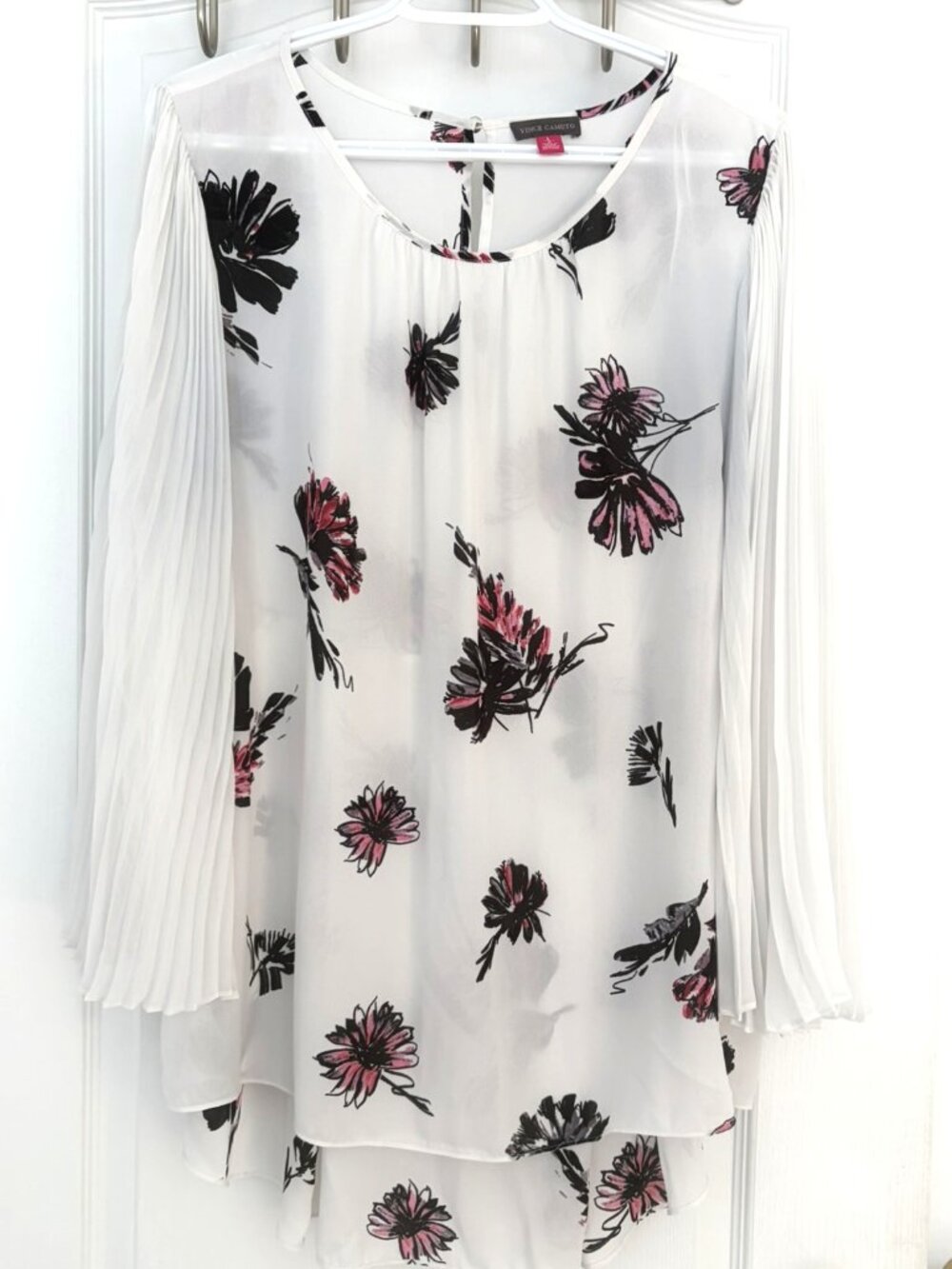 Vince Camuto White Floral Pleated Accordian Sleeve Blouse Size L